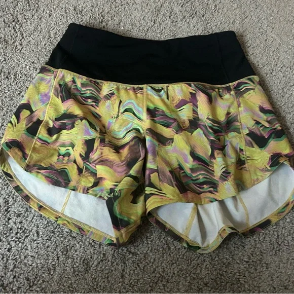 Lululemon Speed Up High-Rise Lined
Short 4"
Mood Enhancer Yellow Multi / Black - Picture 2 of 3